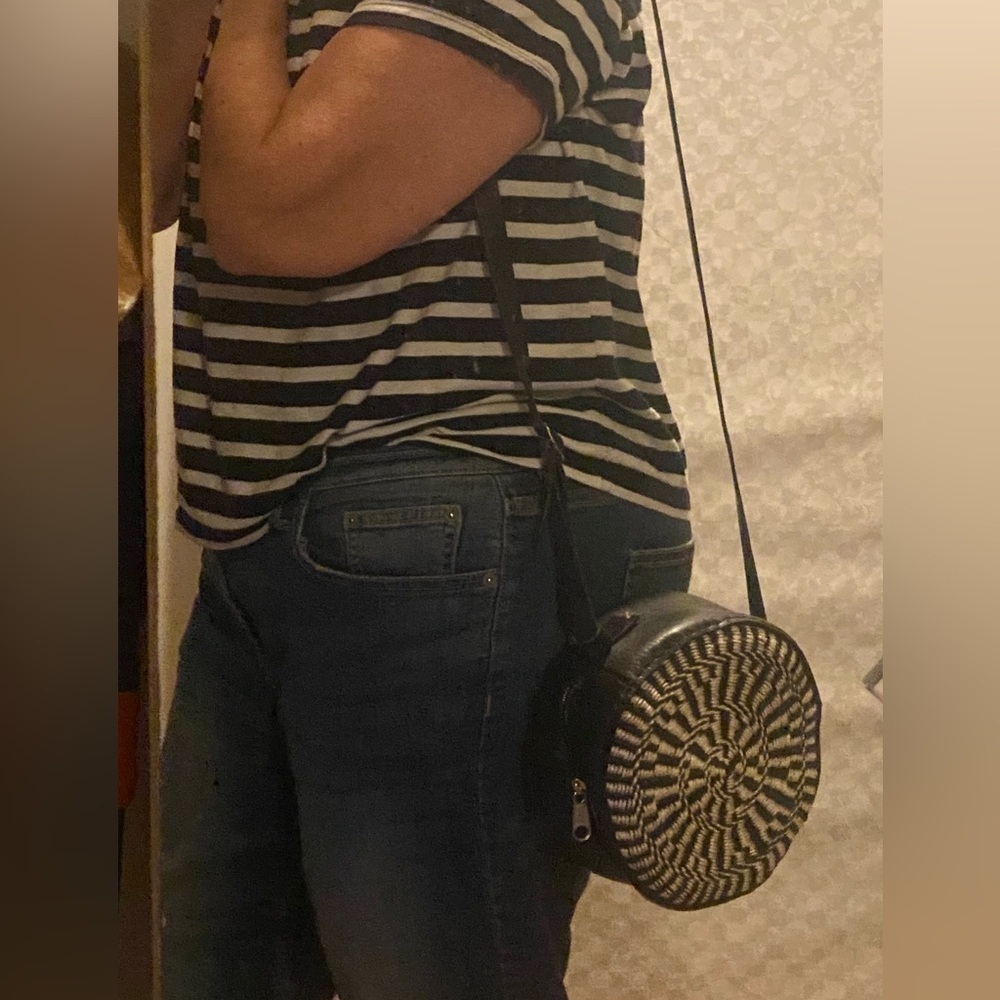Round Woven & Leather Crossbody Bag Black White Spiral Boho Festival‎ Purse - Picture 5 of 8